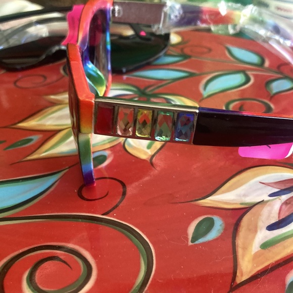 Betsey Johnson multicolored sunglasses - Picture 15 of 16